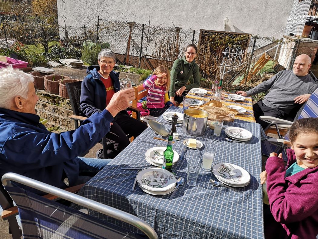 Wohlverdientes Picknick in der Sonne